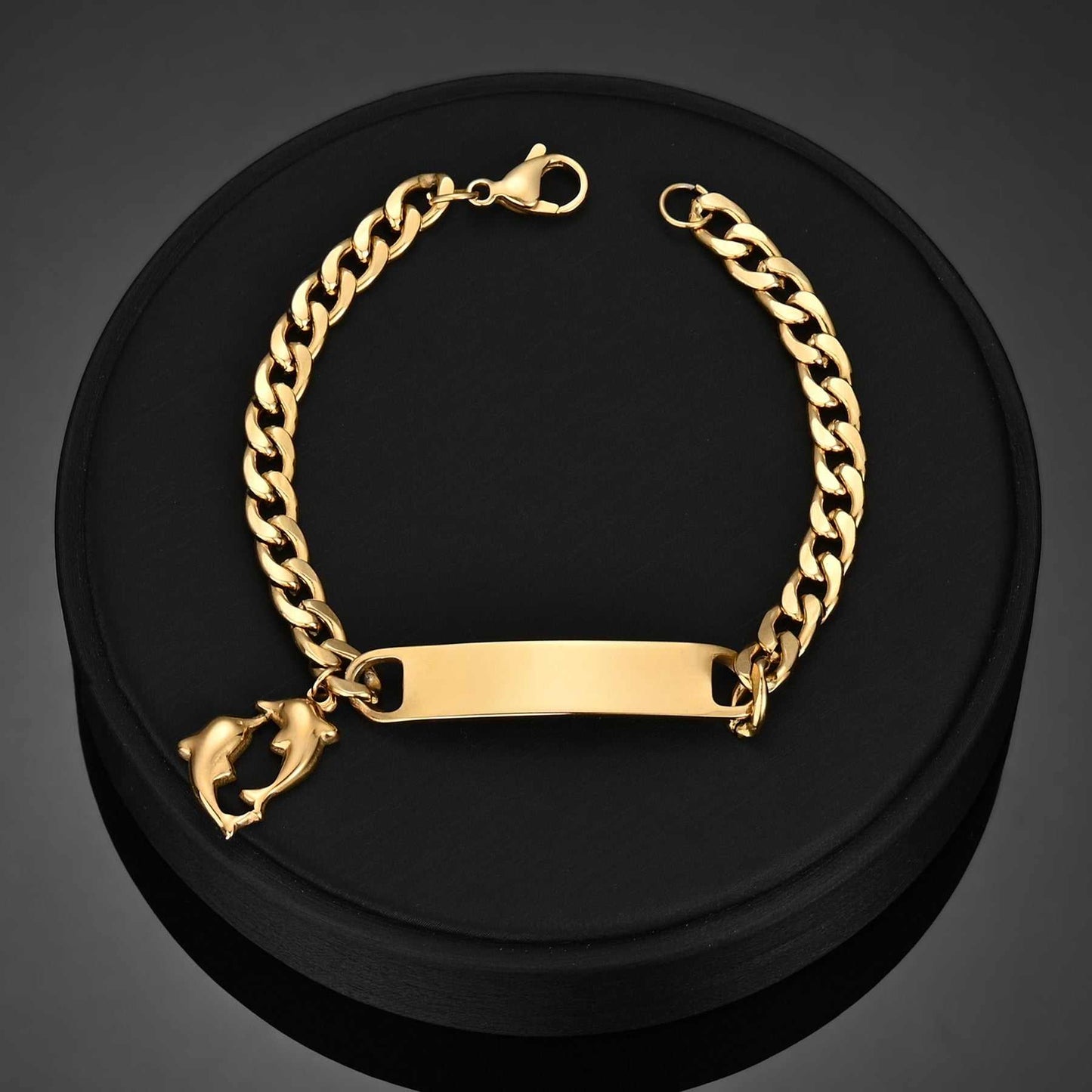 Engraved Nameplate Bracelet with Cuban Chain and Pendant in Gold.